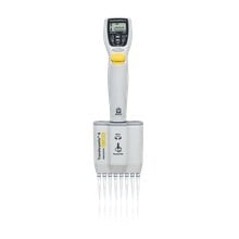 Karşılaştırma tablosunda BRAND Transferpette Electronic-8 705403 5–100 µL Çok Kanallı Pipet ürününün genel görünüm görseli